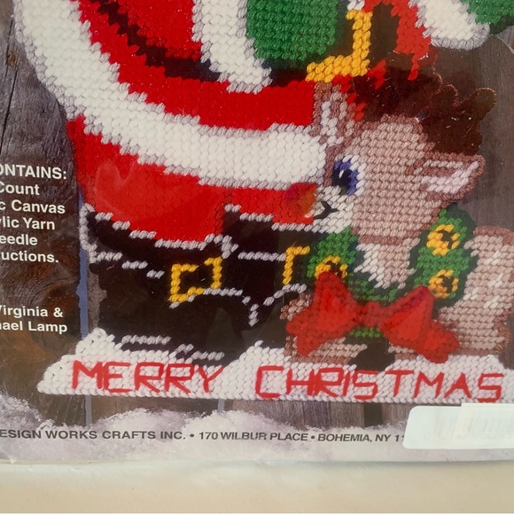 Design works crafts Inc. Santa and deer plastic canvas kit 10“ x 13 1/2“ - Picture 3 of 6